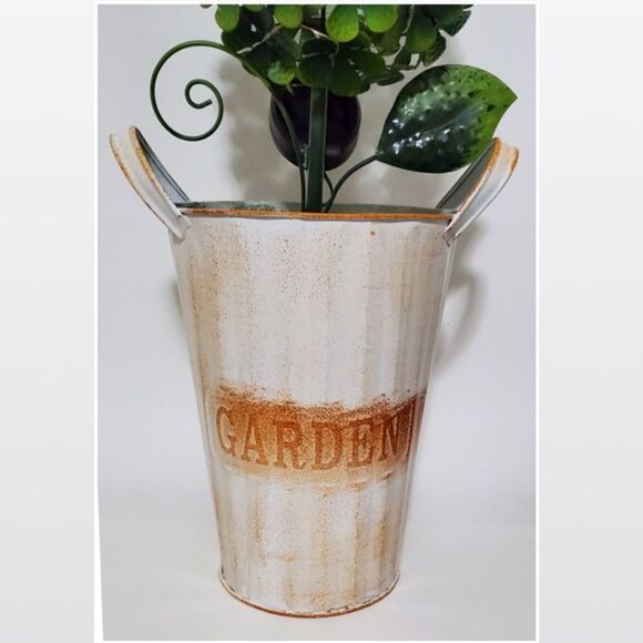 New Solar Home Statue Floral Green & Beige - Picture 3 of 14